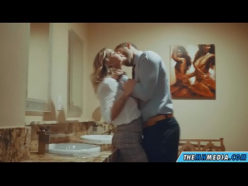 ❤️ Quand une blonde plantureuse vous séduit dans des toilettes publiques. ️ Porno de qualité at porn fr.hentaiteca.ru ❤